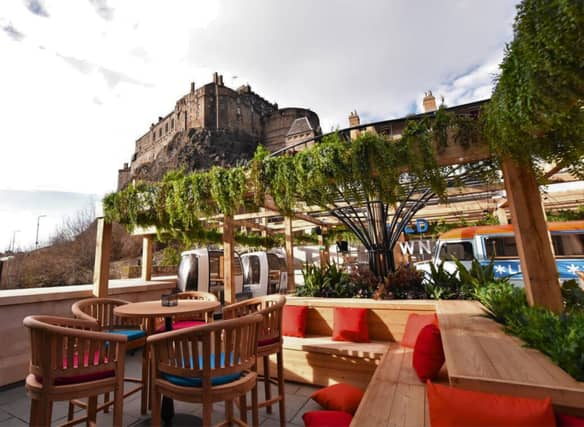 Cold Town House is nestled in Edinburgh’s popular Grassmarket area. Here, along with a world-class craft beer, prosecco, or pizza, you can enjoy an incredible view of Edinburgh Castle in their beer garden.