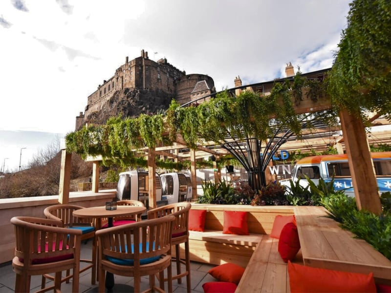Cold Town House is nestled in Edinburgh’s popular Grassmarket area. Here, along with a world-class craft beer, prosecco, or pizza, you can enjoy an incredible view of Edinburgh Castle in their beer garden.