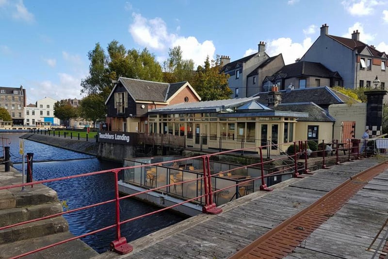 Fish and chips, pies, haggis… If the mouthwatering food here wasn’t enough to grab your attention then the picturesque floating beer garden with a panoramic view of the water and dockside certainly will do the trick.