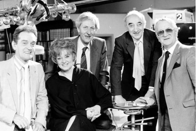 A lunchtime variety show, it made stars of Larry Marshall and Dorothy Paul. It was broadcast from Glasgow on Scottish Television drawing from local theatre groups for its cast. 