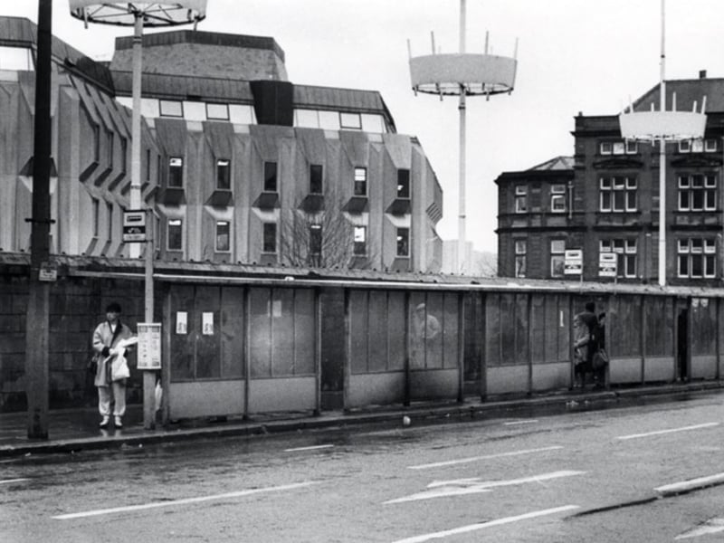 Pinstone Street, Sheffield city centre, in January 1986, showing the temporary bus shelters with the Town Hall Extension (often referred to as the Egg Box) and the Prudential Builldings (right) in the background. Photo: Picture Sheffield