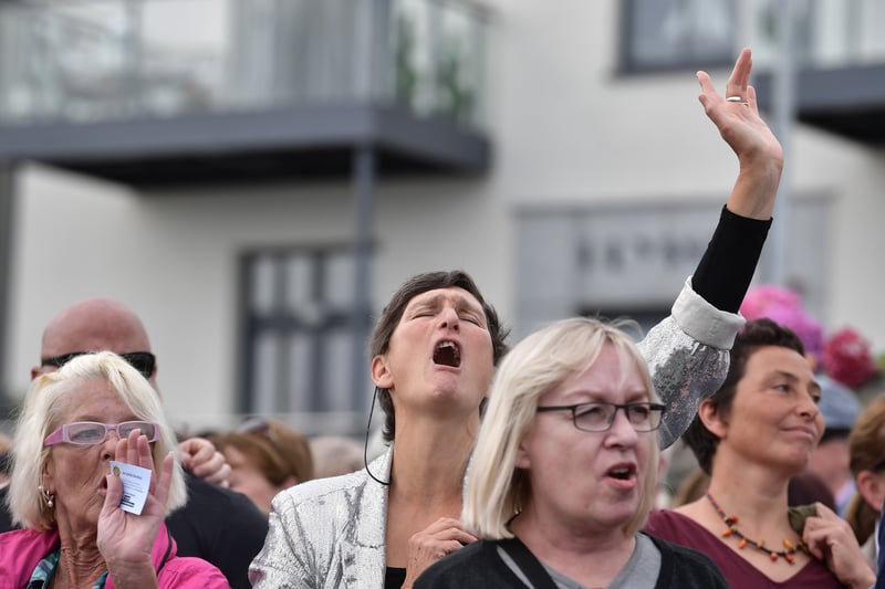 Members of the public sing along to Nothing Compares 2 U before the hearse carrying Sinead O’Connor’s coffin stops at her former home Bray, Ireland. (Photo by Charles McQuillan/Getty Images)
