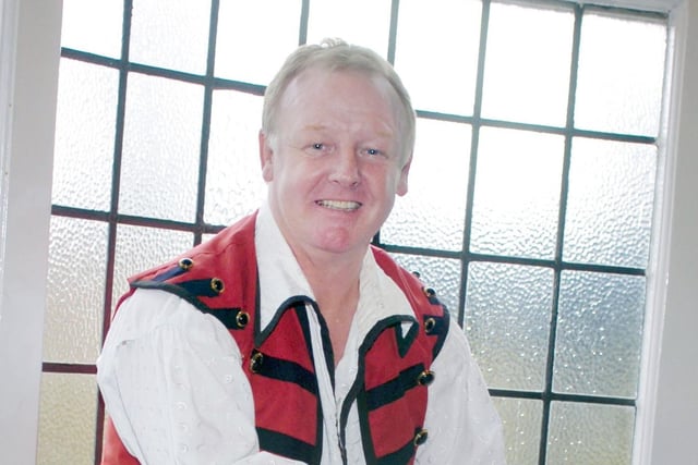 Les Dennis starred as Buttons in the 2007 pantomime at the Empire Theatre - on the same bill as Mickey Rooney.
Les was runner-up in series 2 of Celebrity Big Brother.