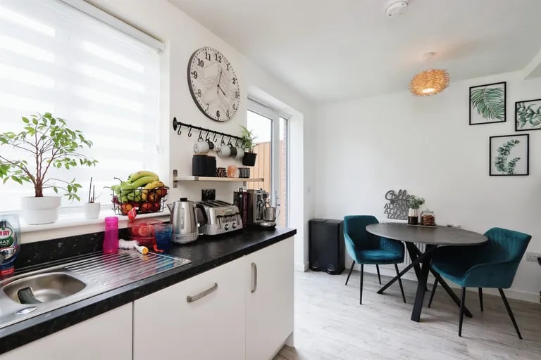 The kitchen shares the room with the diner. (Photo courtesy of Zoopla)