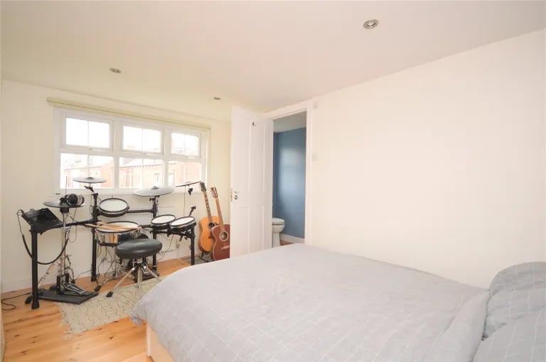 A good sized single bedroom on the first floor.