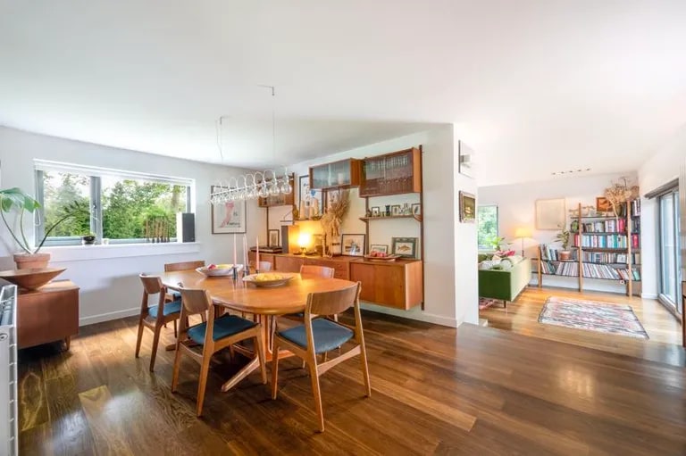 The living room and dining room share this space on the ground floor. (Photo courtesy of Zoopla)