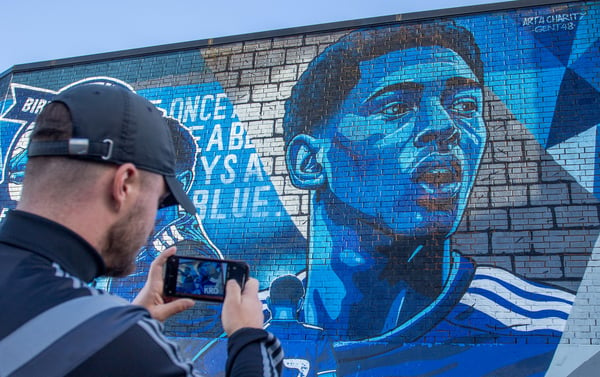 Like many a proud Blues fan, we recommend Tom takes a few minutes to get a selfie with the impressive Jude Bellingham mural by St Andrews.