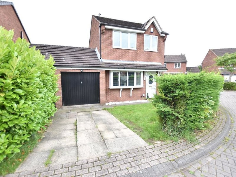 The link detached property has a driveway to the garage to the front.