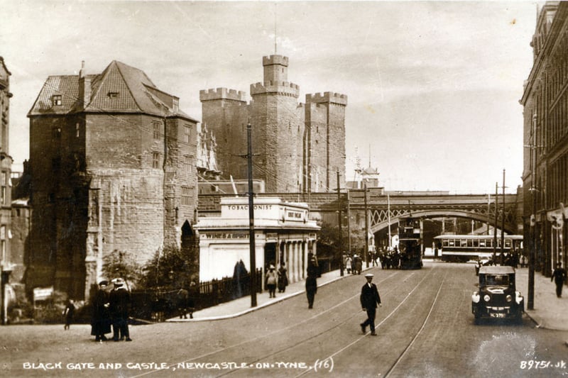 Postcard of St Nicholas Street, Newcastle upon Tyne, showing the Black Gate and the Castle Keep, c1923 (Tyne & Wear Archives & Museums)