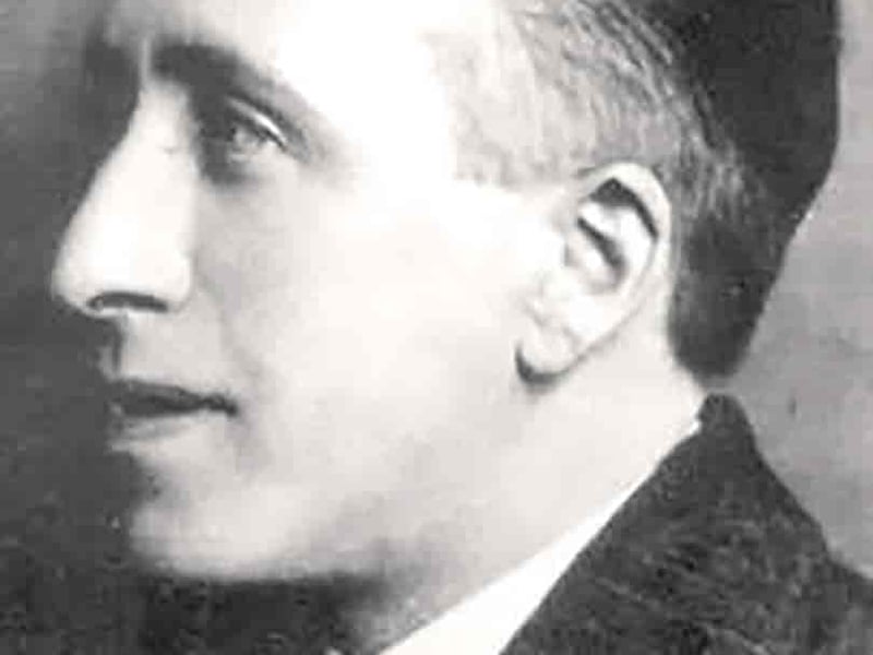The pseudonym of James Leslie Mitchel, he was best known for A Scots Quair, a trilogy set in the north-east of Scotland in the early 20th century.