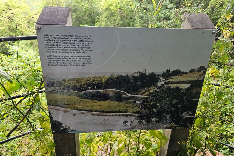 There is a plaque with information next to the viewpoint where the Knoll would have been visible before its demolition in 1972.