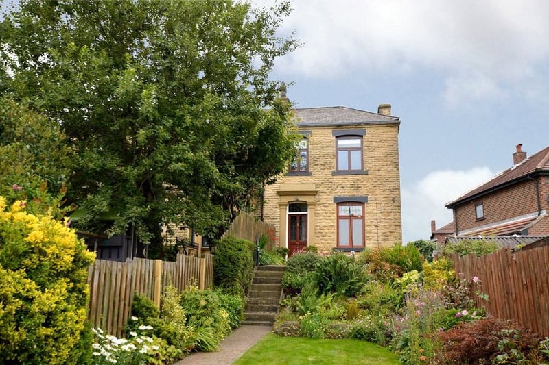 The green front gardens welcomes you to this three bedroom property.