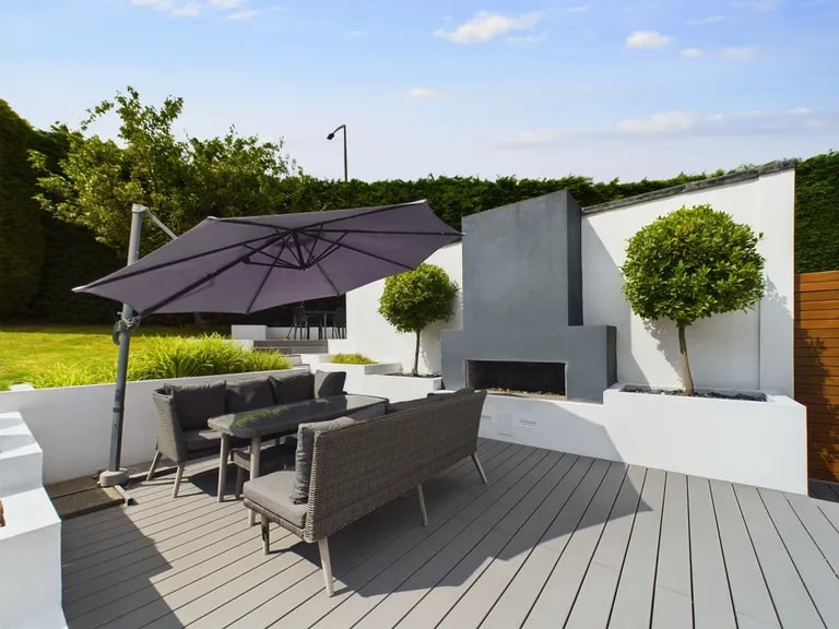 The garden and terraces are the continuation of a striking, modern interior. (Photo courtesy of Zoopla)