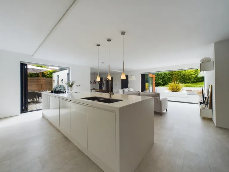 The enormous bi-fold doors turn the living space and the terraces into one space. (Photo courtesy of Zoopla)