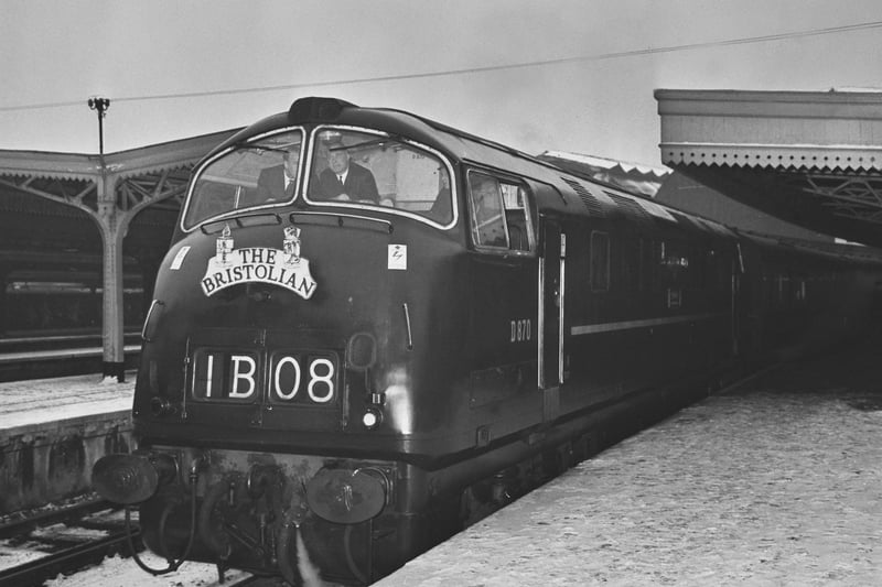 The British Rail Class 42 Warship locomotive D870 ‘Zulu’, named ‘The Bristolian’, on 8th February 1963. The passenger train of the Great Western Railway, running from Paddington to Bristol Temple Meads was able to make the journey in 100 minutes with speeds of up to 100mph.