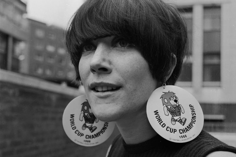 Forget face paint, England fans in 1966 had very different fashion toshow their support (Chris Ware/Keystone Features/Getty Images)
