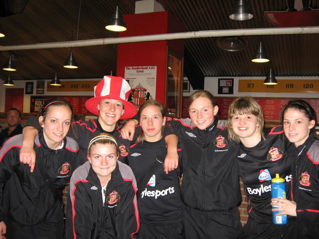 Lucy with some of her fellow Sunderland players in 2009.