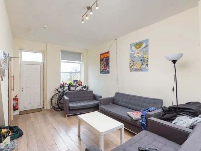The house has a bright living room on entry. (Photo courtesy of Zoopla)