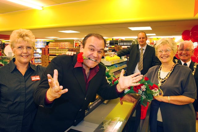 Former EastEnders star Shaun Williamson got a wonderful reception when he opened Kwik Save in Houghton in 2004.