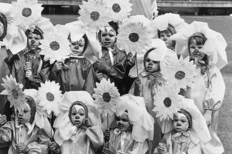 In 1966 the first outdoor festival took place in the streets of Notting Hill. It started as an event for local children.