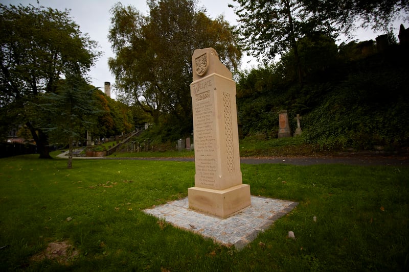 A monument memorialising the ‘Bell O’ the Brae’ a battle in which William Wallace forced the English garrison of Glasgow Castle to flee their post. 