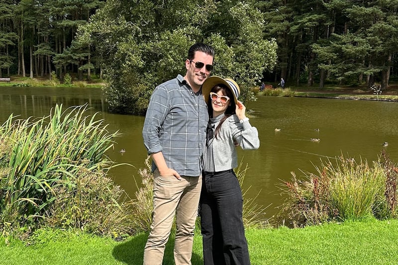 Zooey Deschanel and Jonathan Scott at Braidwood Pond in Carluke as they celebrate their engagement. They also visited Lanark, obviously the Lanarkshire towns aren’t in Glasgow - but it’s too bizarre not to mention.
