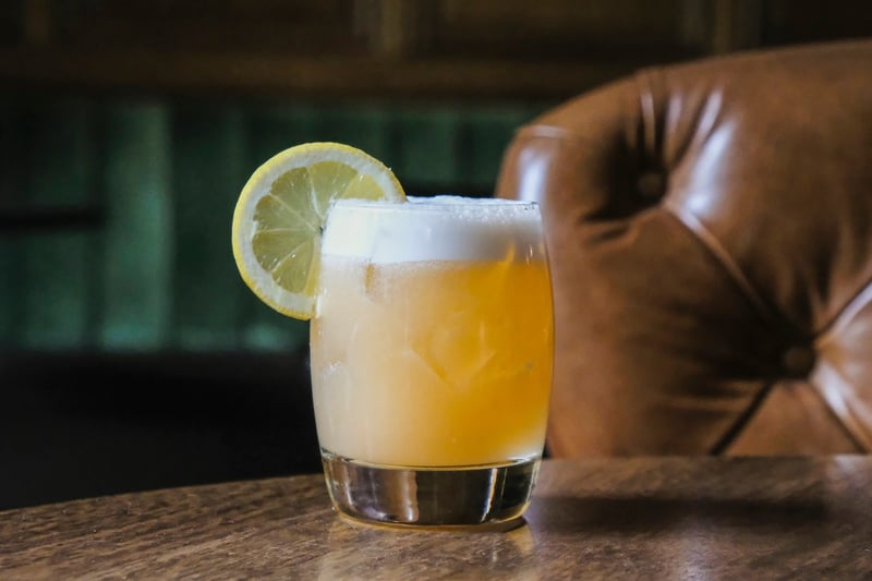The next stop is Ralph & Finns Bar who take pride in their whisky sour and like to keep it original using Bourbon, lemon juice, sugar and egg white. 