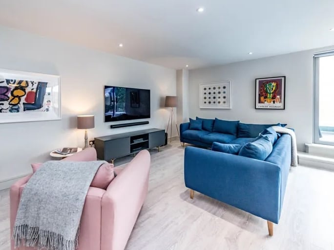 The penthouse features a spacious living/dining/kitchen area. (Photo courtesy of Zoopla)