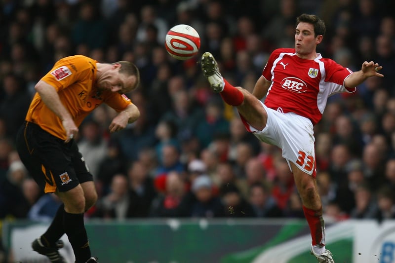 Lee Johnson of Bristol City battles for the ball with Dean Marney of Hull City during the Coca-Cola Championship match between Bristol City and Hull City at Ashton Gate on March 1, 2008.  (Photo by Paul Gilham/Getty Images)