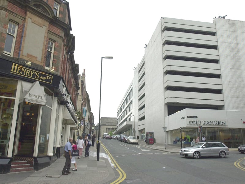 Cambridge Street, 2001, showing the Cole Brothers department store in full strength and Henry's Cafe Bar on the left. 