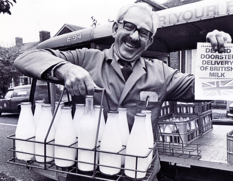 Milkman Ernest Sheldon delivering milk in the Wincobank area of Sheffield in November 1983