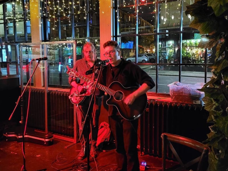 There is always plenty of entertainment on at Bag O’ Nails who have everything from quizzes to rock and roll cover bands.