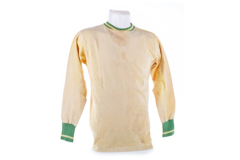 Celtic faced French champions Nantes during their run to the 1967 European Cup final. This shirt was swapped with Auld and is believed to have been worn by either Bernard Blanchet or Vladica Kovačević with the number 8 stitched into the back of the jersey. 