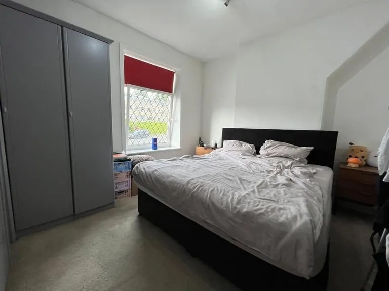 The other bedroom is also found on the first floor. (Photo courtesy of Zoopla)