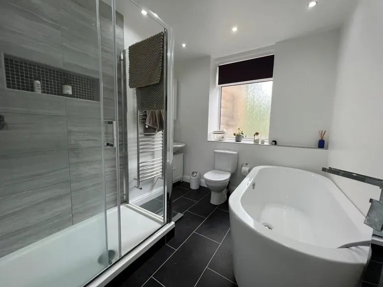 On the lower ground floor, you can find this modern bathroom. (Photo courtesy of Zoopla)