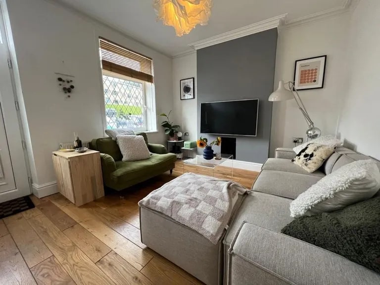 The "attactively decorated" lounge is found at the front of the property. (Photo courtesy of Zoopla)