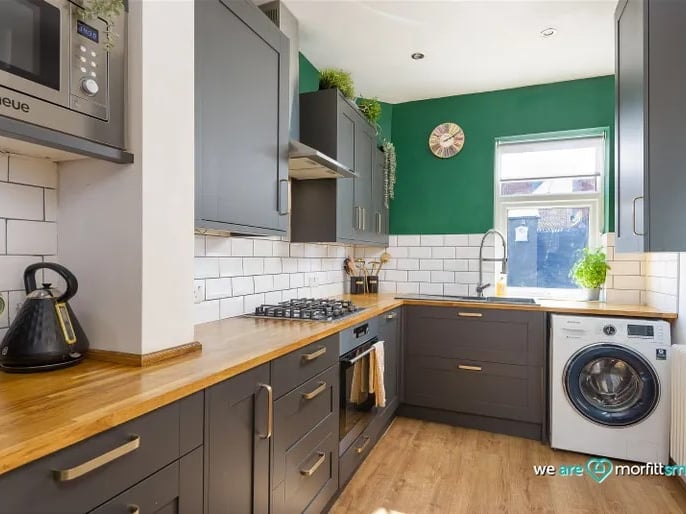 The kitchen looks tremendously modern. (Photo courtesy of Zoopla)
