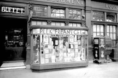 One of the kiosks in Central Station. Peek Freans were a biscuit company that operated across the UK. 