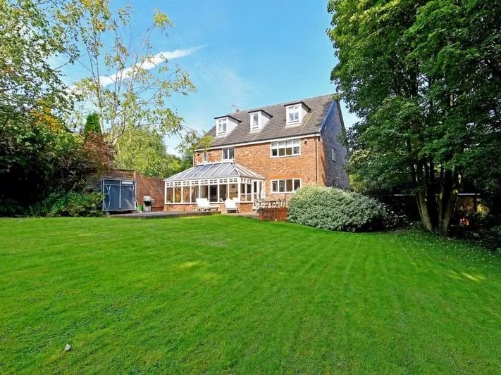 This six bedroom house comes with a price tag of over £1million. (Photo courtesy of Zoopla)