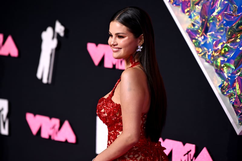 Selena Marie Gomez is a 31-year-old American singer, actress and producer who released her first song “Cruella de Vil” in 2008, she has 429 million followers.