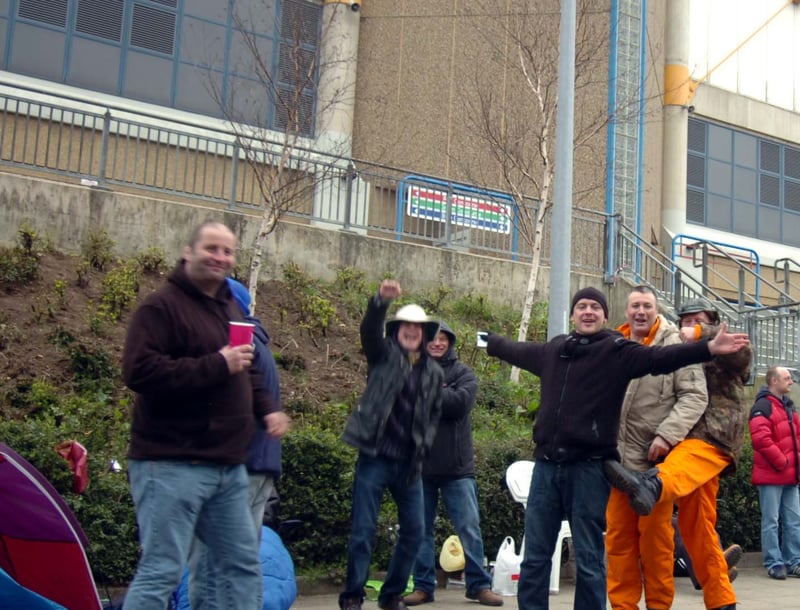 U2 fans outside Sheffield Arena waiting for tickets to go on sale in 2009