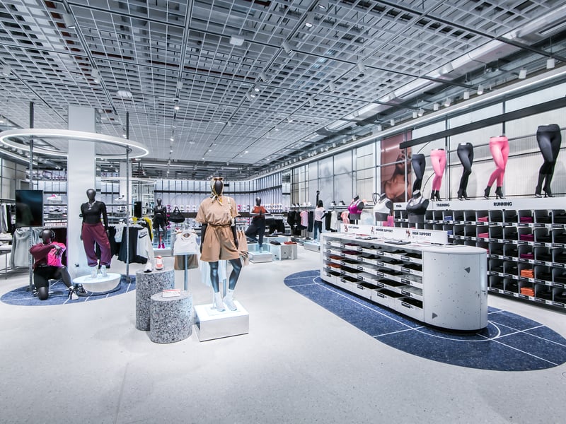 The UK’s second ever ‘Nike Rise’ concept store and the first outside of London is coming to the Bullring. The new store will take a 13,000sq ft unit on Rotunda Square near to the iconic Bull when it opens in winter 2023. The concept, which recently launched across Asia and the US, will bring accessible in-store tech to its customers and feature several data-driven elements that are specifically tailored to be unique to its location to help shoppers make informed purchasing decisions.