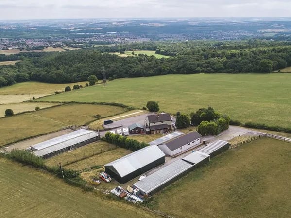 The expansive property is found in the Sheffield countryside. (Photo courtesy of Zoopla)