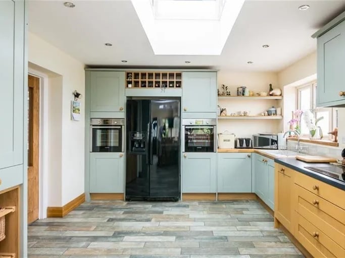 The kitchen has a modern look to it. (Photo courtesy of Zoopla)