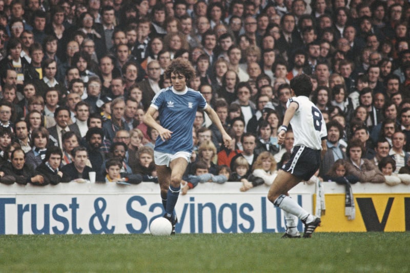 Birmingham City player Alberto Tarantini (l) takes on fellow Argentinian Ossie Ardiles during an FA Cup 5th Round tie at White Hart Lane against Tottenham Hotspur on February 16, 1980 in London, England. (Photo by Allsport/Getty Images)