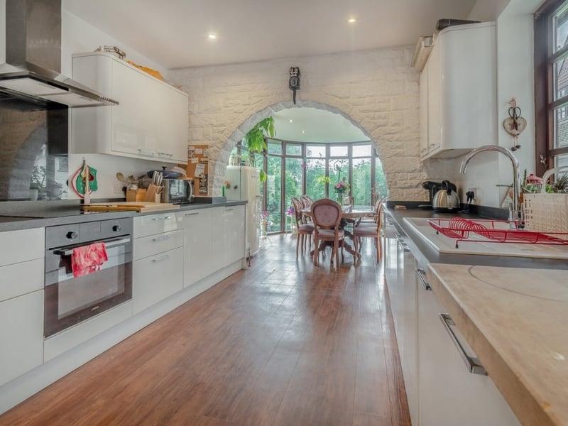 The kitchen and dining room are located in a second, smaller off shoot that offers yet more views down the hill. (Photo courtesy of Fine & Country)