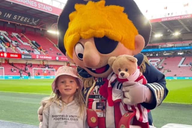 Chopsy with Sheffield United mascot Captain Blade. Picture: ChopsysFootballDiary / SWNS