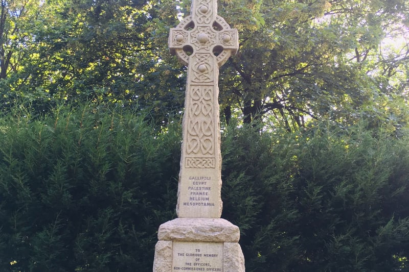 The War Memorial site in Dassie Green was installed in 1919/20 by comrades and friends of those who fell in the Great War whilst serving in Gallipoli, Egypt, Palestine,
France, Belgium and Mesopotamia. 