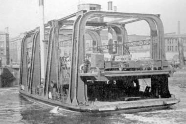 This ferry was built in 1890 and could carry up to 300 passengers and eight carts as it connected Mavisbank Quay to Finnieston. The service was discontinued in 1966. 