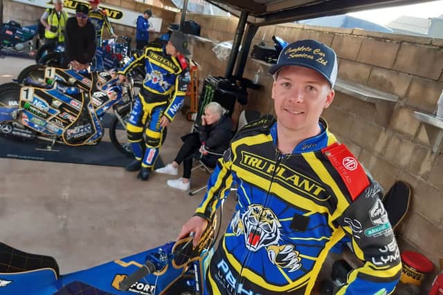 Kyle Howarth win the first heat to give Sheffield a flying start. Picture: David Kessen, National World